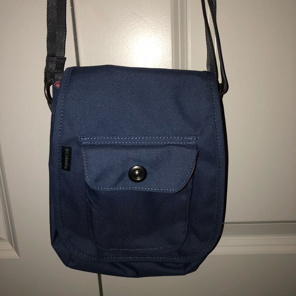 BRAND NEW— Columbia Crossbody Purse